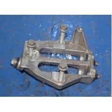 DETROIT DIESEL DD15 MOUNTING SUPPORT BRACKET WITH BOLTS A472 150 04 73 --> 6261